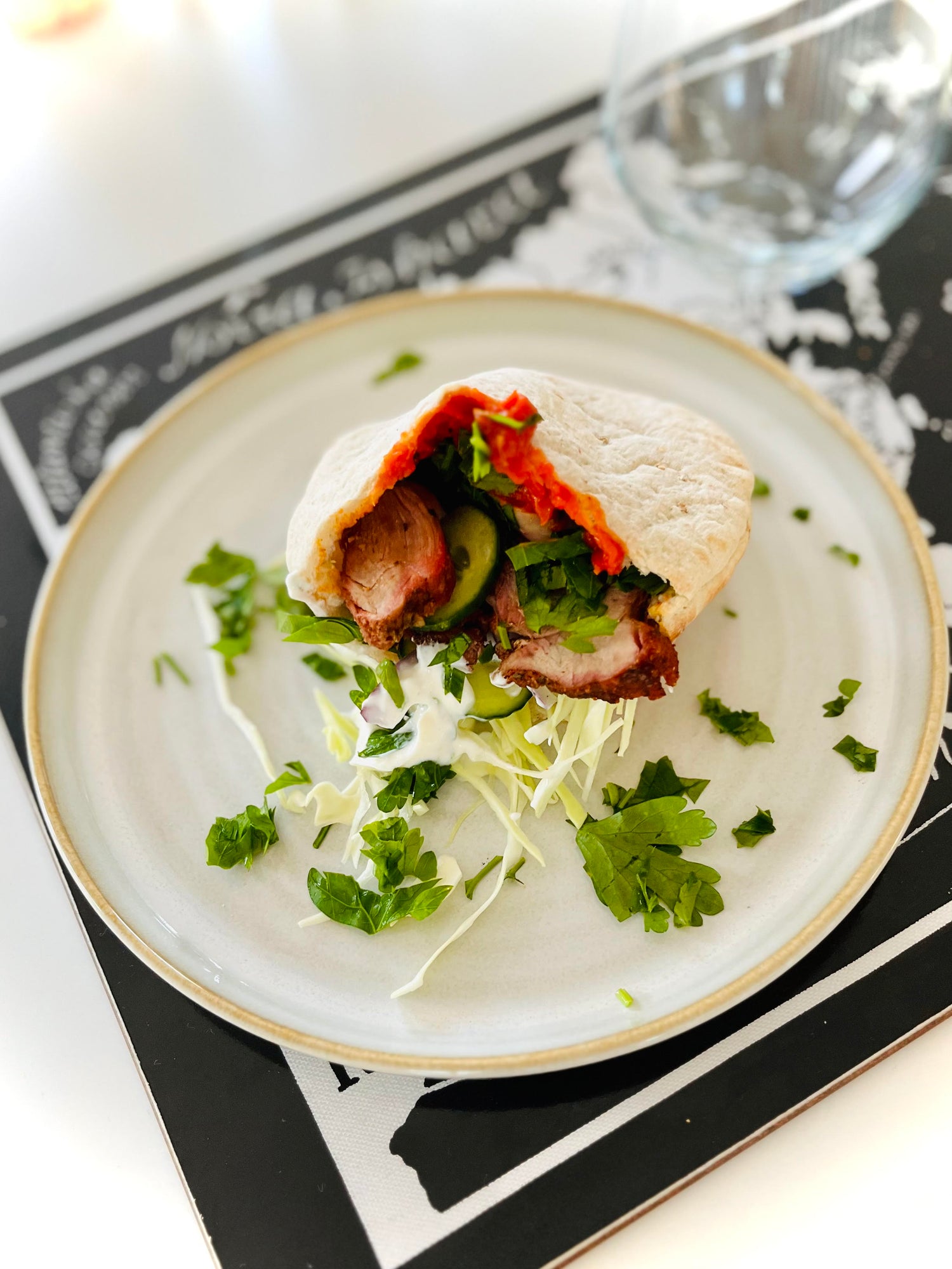 Kalkonkebab I Pitabr d Med Tv S ser Och Gr nsaker Toftebo Kalkon kalkonkebab-i-pitabr-d-med-tv-s-ser-och-gr-nsaker-toftebo-kalkon